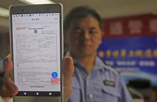 【出行提示】@各位車主：車上這些標(biāo)志可以不貼！