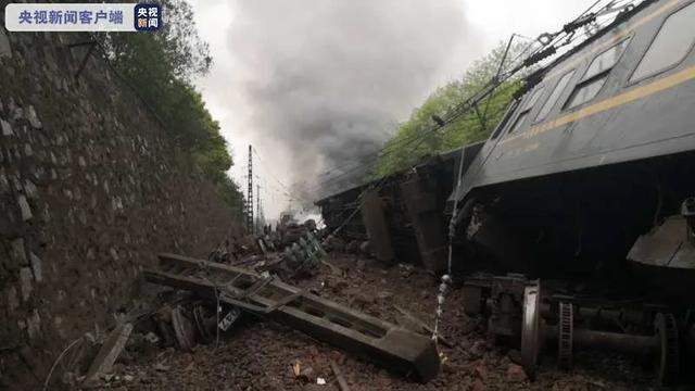 突發(fā)！濟(jì)南始發(fā)T179次列車湖南境內(nèi)遇泥石流發(fā)生側(cè)翻