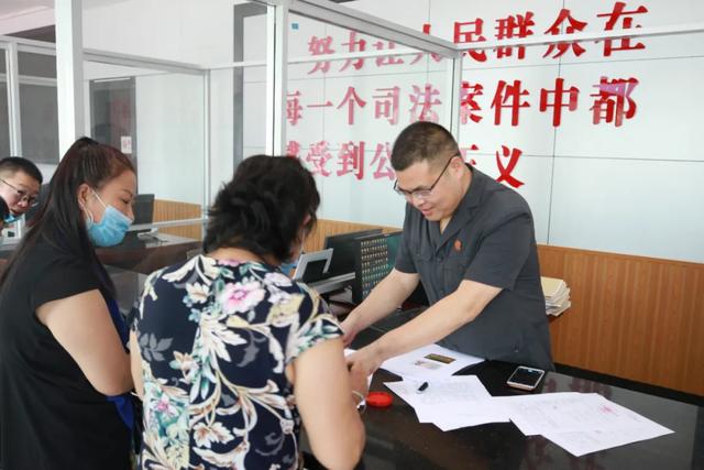 強(qiáng)制執(zhí)行！臨沂某公司欠58名農(nóng)民工29萬元被追回