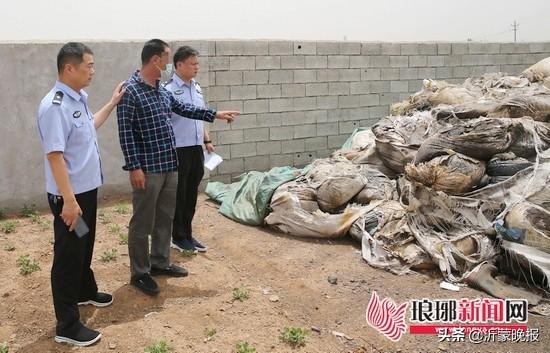 挖坑掩埋150余噸危險(xiǎn)廢物！臨沂這四人被刑拘了