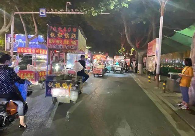 守護(hù)“一盔一帶”、助力地?cái)偨?jīng)濟(jì)：臨沂公安交警強(qiáng)化夜間巡防促創(chuàng)城