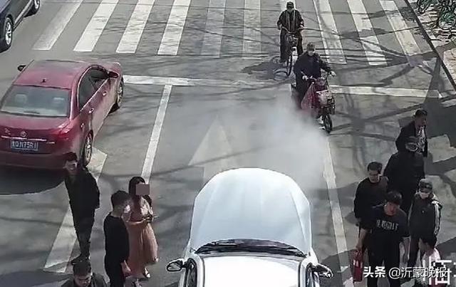 事發(fā)臨沂銀雀山路！一女子被人這樣報復(fù)，現(xiàn)場視頻曝光…