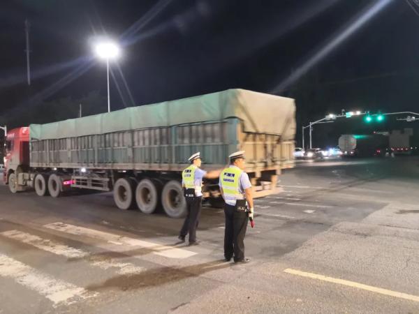 異地用警，交叉執(zhí)法！臨沂公安交警重拳整治貨運(yùn)車輛交通違法