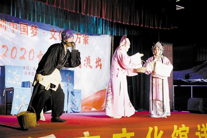 臨沂市在農(nóng)村實(shí)施“一村一年一場戲”免費(fèi)送戲工程