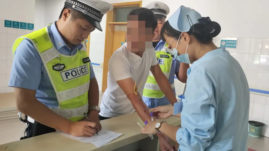 曝光！使用變造的駕駛證開車上路！臨沂這個“李鬼”栽了