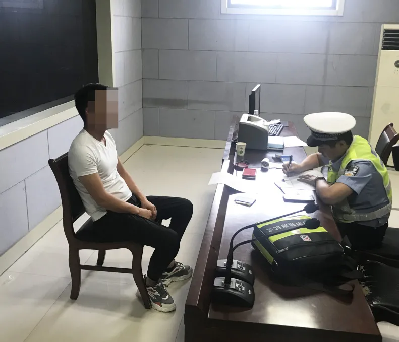 曝光！使用變造的駕駛證開車上路！臨沂這個“李鬼”栽了