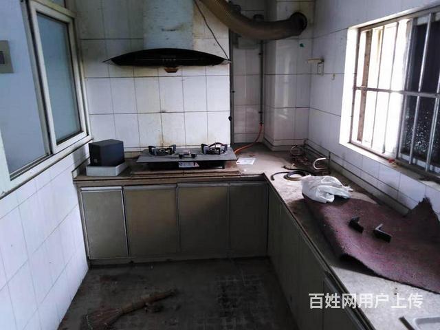 北城新區(qū)北京路135平米750元每月