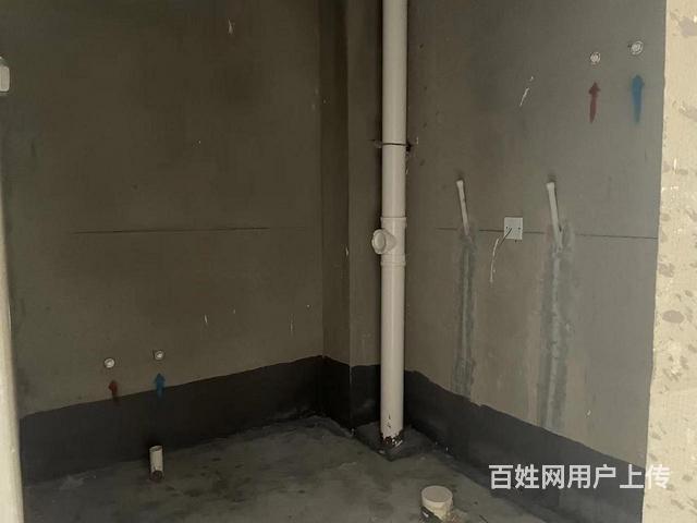 急 售！致遠(yuǎn)翡翠湖，好樓層，戶型好，價(jià)格可談。
