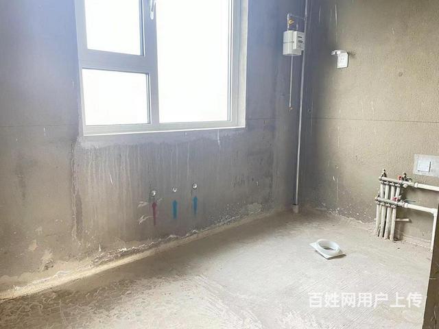 急 售！致遠(yuǎn)翡翠湖，好樓層，戶型好，價(jià)格可談。