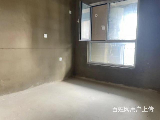 急 售！致遠(yuǎn)翡翠湖，好樓層，戶型好，價(jià)格可談。