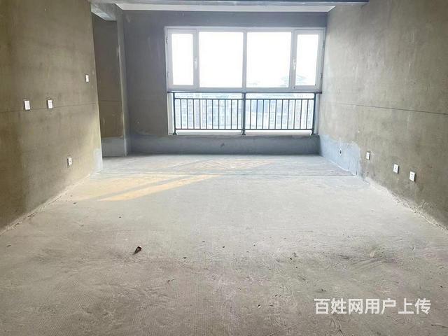 急 售！致遠(yuǎn)翡翠湖，好樓層，戶型好，價(jià)格可談。