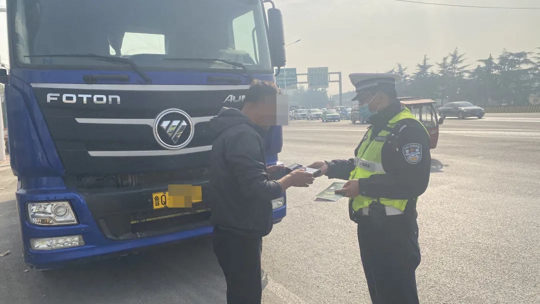 重拳出擊，整治大貨車交通違法“頑疾”！