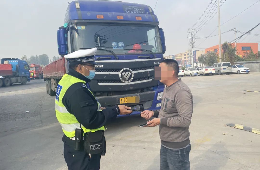 重拳出擊，整治大貨車交通違法“頑疾”！