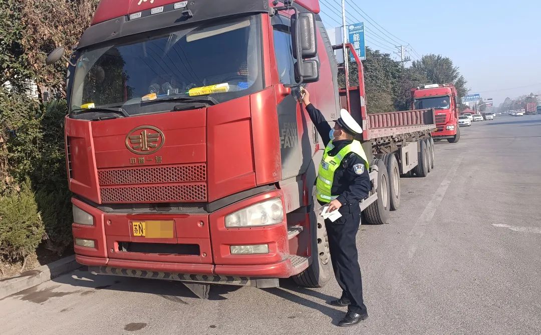 重拳出擊，整治大貨車交通違法“頑疾”！
