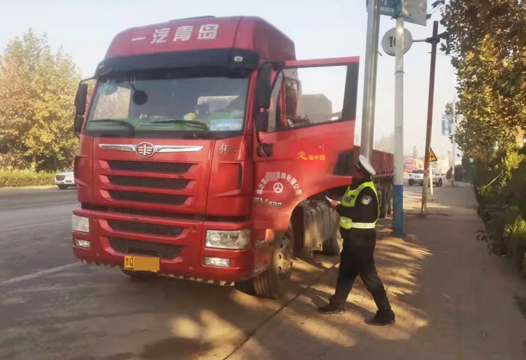 重拳出擊，整治大貨車交通違法“頑疾”！