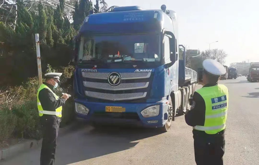 重拳出擊，整治大貨車交通違法“頑疾”！