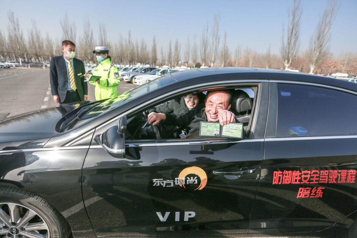 關(guān)于摩托車、二/三/四輪車，考駕照的年齡限制、費用，一文搞懂