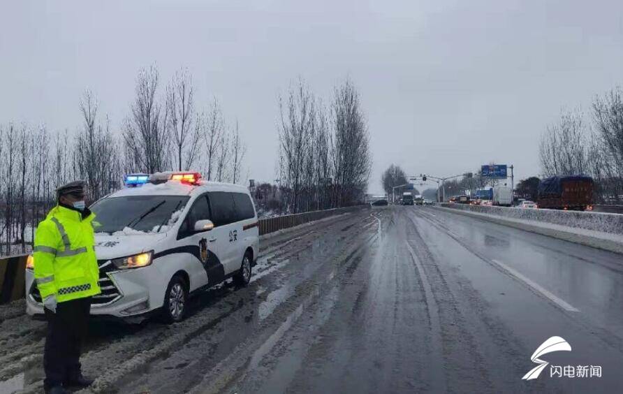 雨雪天氣來襲！臨沂交警提醒市民積雪路段請(qǐng)減慢車速