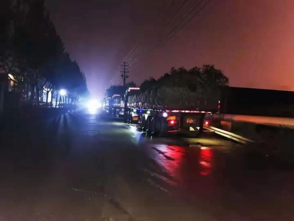 臨沂多輛貨車超載被查，多載的是“禍”不是貨