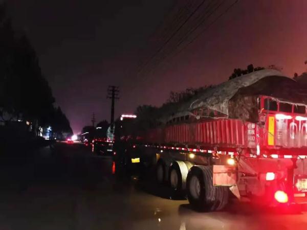 臨沂多輛貨車超載被查，多載的是“禍”不是貨