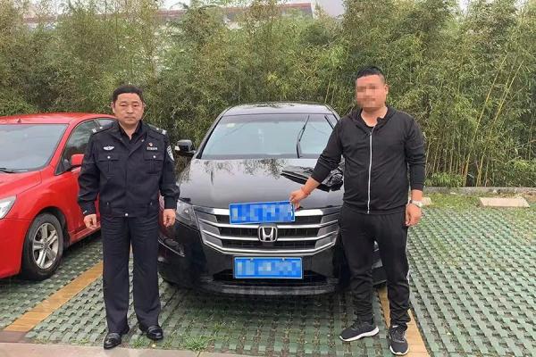 臨沂一男子使用偽造機(jī)動(dòng)車號(hào)牌，栽了！