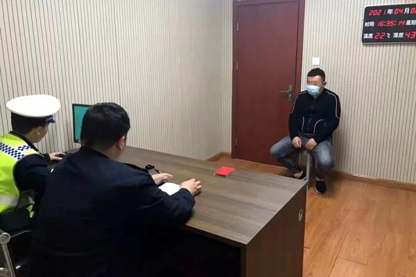 膽真大！臨沂一男子拿了C1駕駛證就敢開(kāi)校車(chē)！
