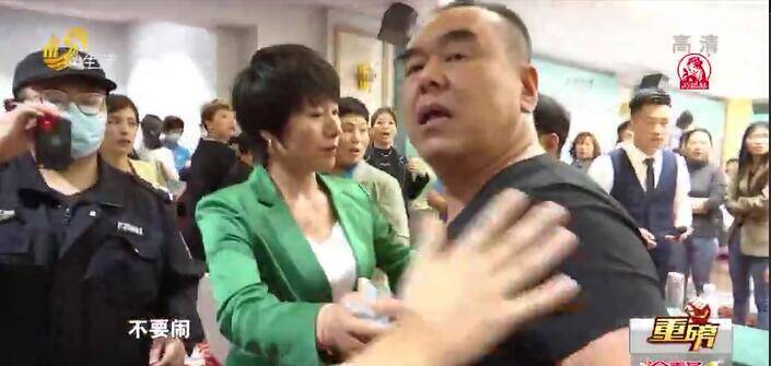濟(jì)寧一姑娘“注射減肥”致“皮膚潰爛”代理商轉(zhuǎn)戰(zhàn)臨沂開加盟大會 四名組織者被警方控制