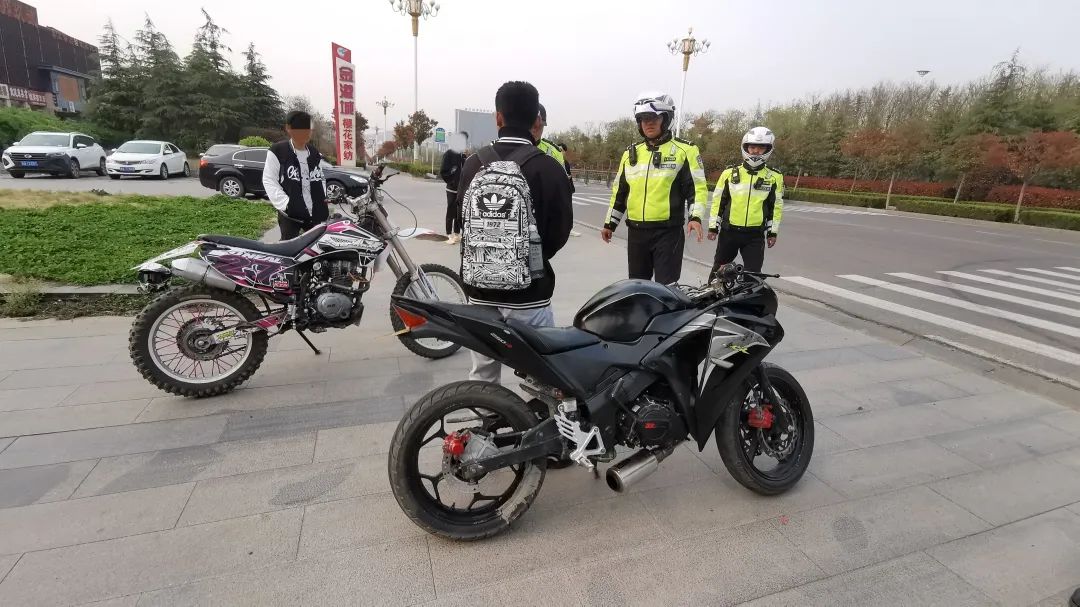 前方高能！無(wú)人機(jī)高清抓拍！這些人“上鏡”了！