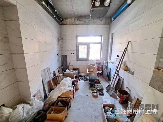 月瀾灣聯(lián)排別墅 六室超大 已做改造 帶車庫 證過二780萬
