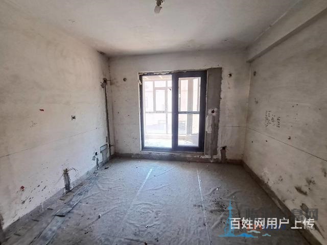 月瀾灣聯(lián)排別墅 六室超大 已做改造 帶車庫 證過二780萬