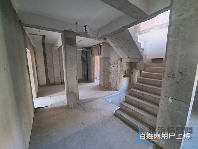 月瀾灣聯(lián)排別墅 六室超大 已做改造 帶車庫 證過二780萬