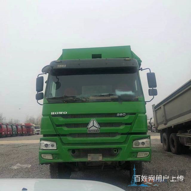 售17年國(guó)五二手豪沃自卸車7.8米U型斗380馬力
