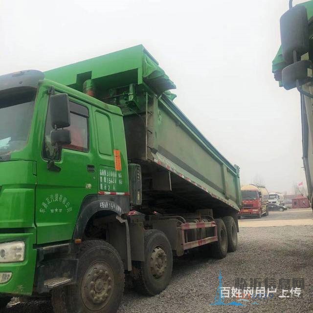 售17年國(guó)五二手豪沃自卸車7.8米U型斗380馬力