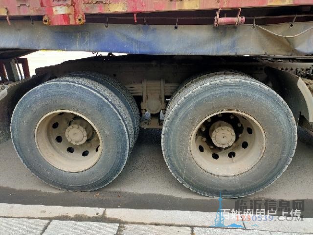 個人轉(zhuǎn)讓19年歐曼半掛側(cè)翻自卸車，國五，精品車況
