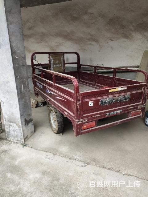 出售電動(dòng)三輪車一輛五塊大電瓶