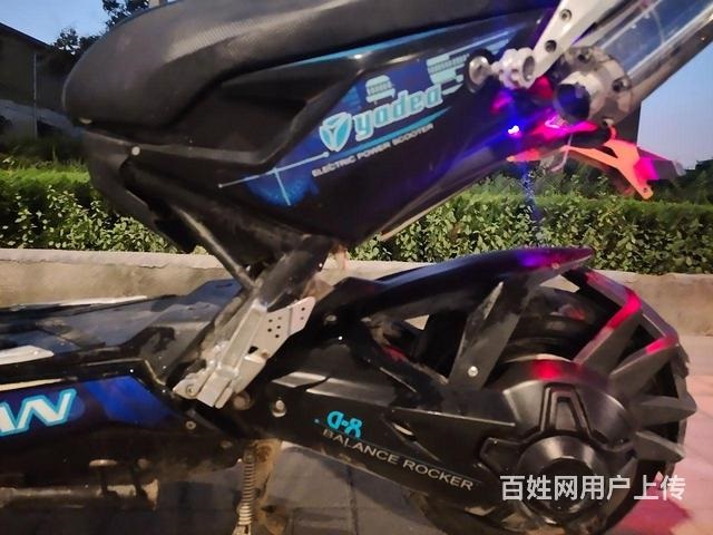 雅迪戰(zhàn)警電動(dòng)車（9.5成新