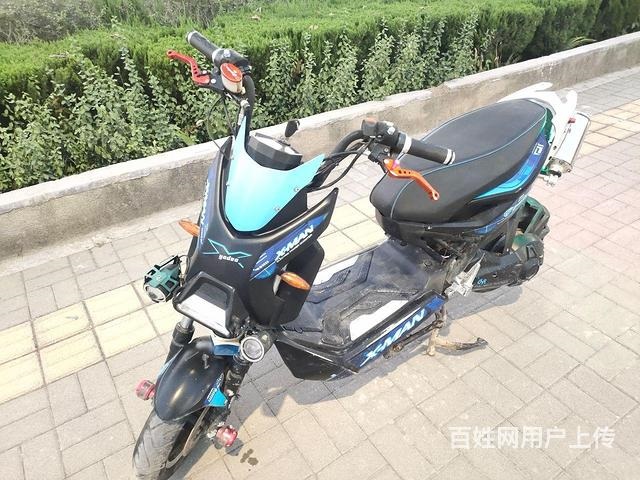 雅迪戰(zhàn)警電動(dòng)車（9.5成新