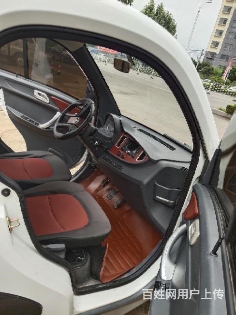 九九成新麗馳電動轎車