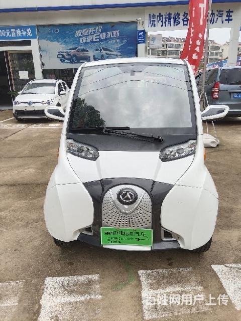 九九成新麗馳電動轎車