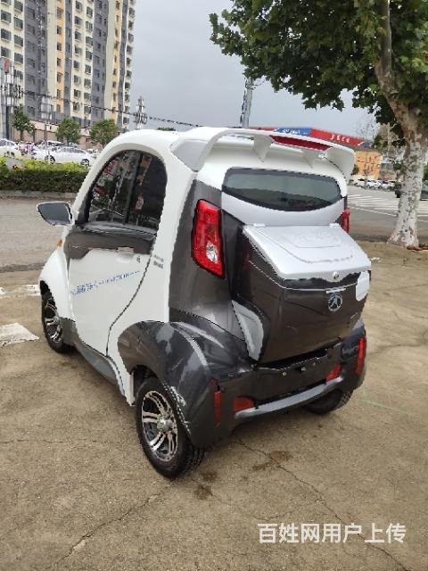 九九成新麗馳電動轎車