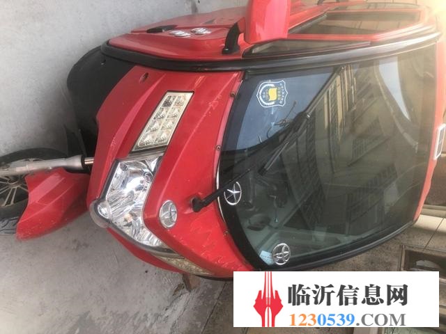 轉(zhuǎn)讓封閉式電動三輪車