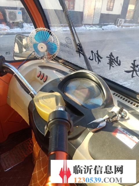二手電動(dòng)三輪車低價(jià)轉(zhuǎn)手