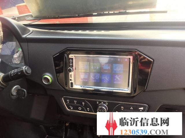 新能電動(dòng)汽車 兩門四座