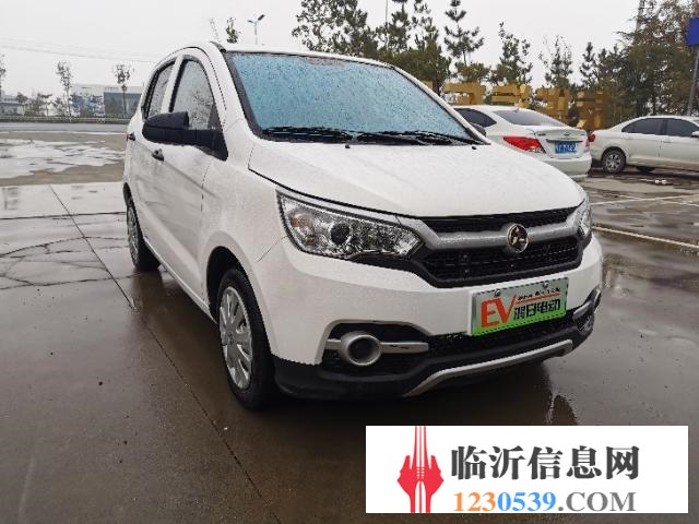 極品鴻日電動轎車，