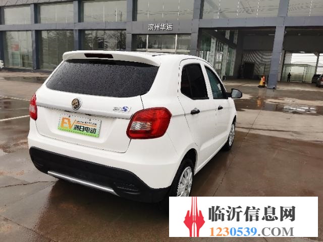 極品鴻日電動轎車，