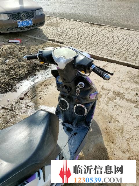 踏板摩托車