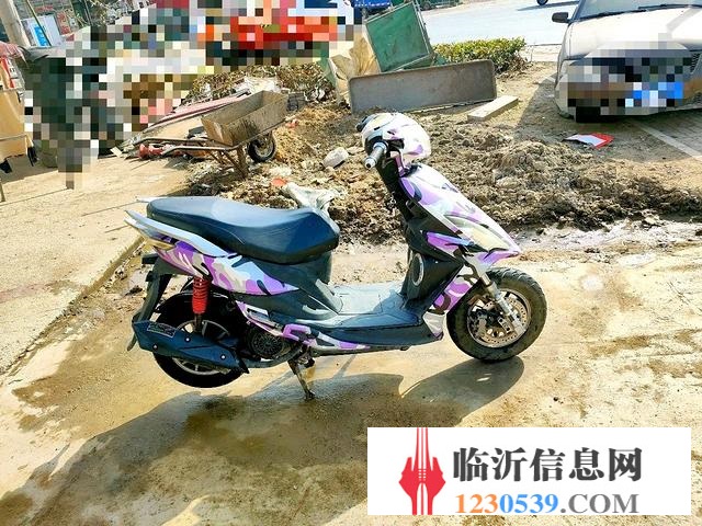踏板摩托車