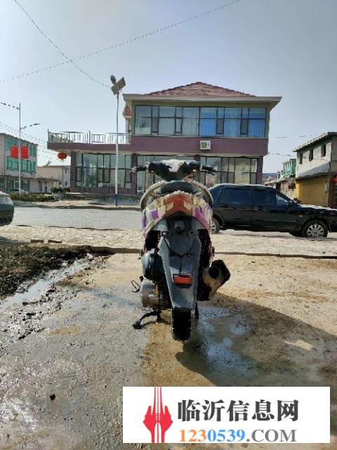 踏板摩托車