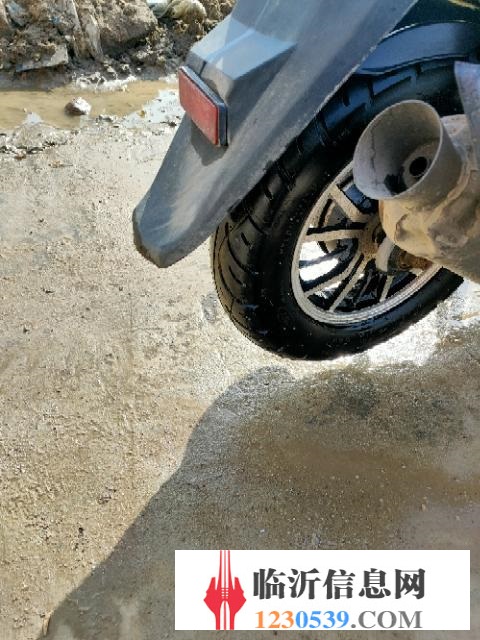踏板摩托車