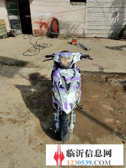 踏板摩托車